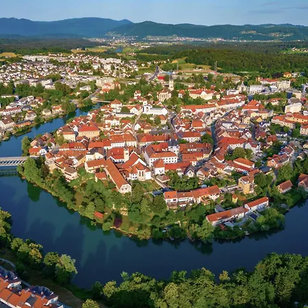 In Kranjska Krain 42903 Prázdninový dům Otočec